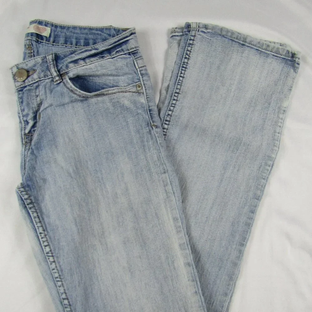 Women's | No Boundaries | Stretchy | Flared Jeans | Size 7 - Picture 6 of 6